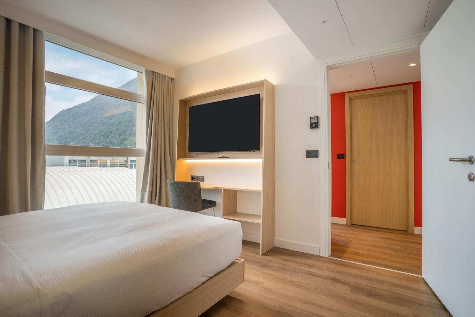 Hampton By Hilton Locarno Hotell Losone Exteriör bild
