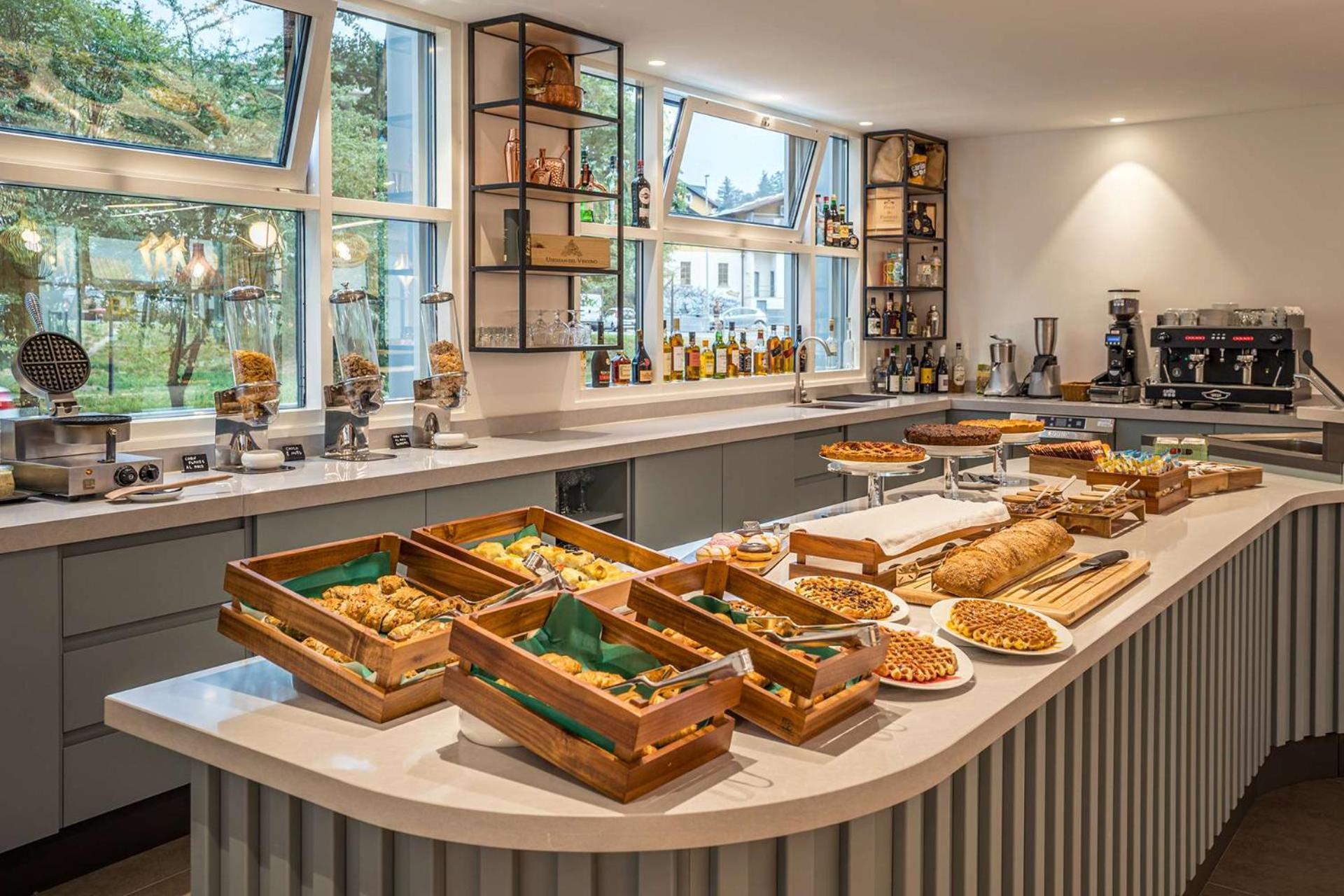 Hampton By Hilton Locarno Hotell Losone Exteriör bild