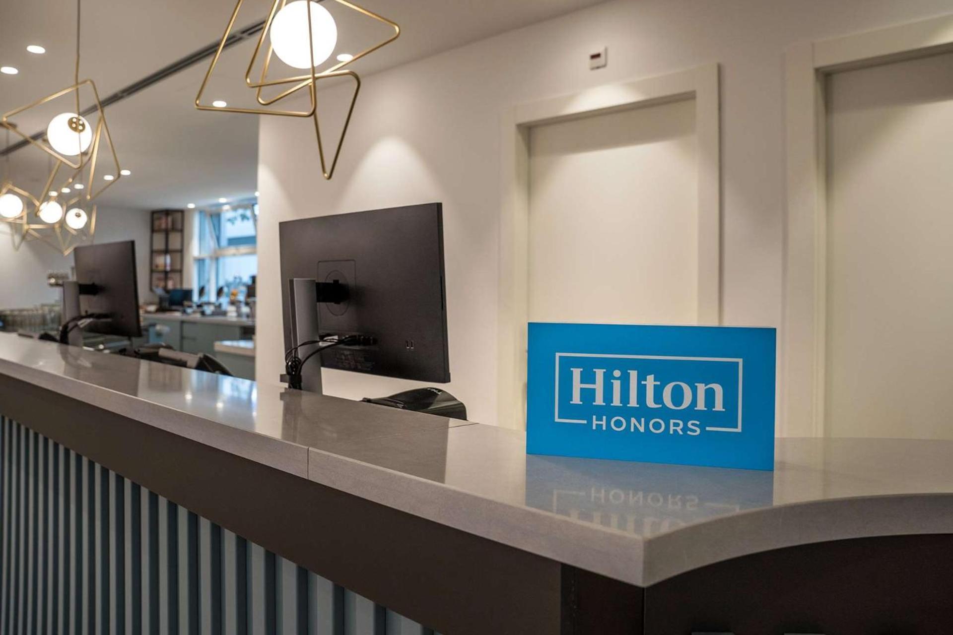 Hampton By Hilton Locarno Hotell Losone Exteriör bild