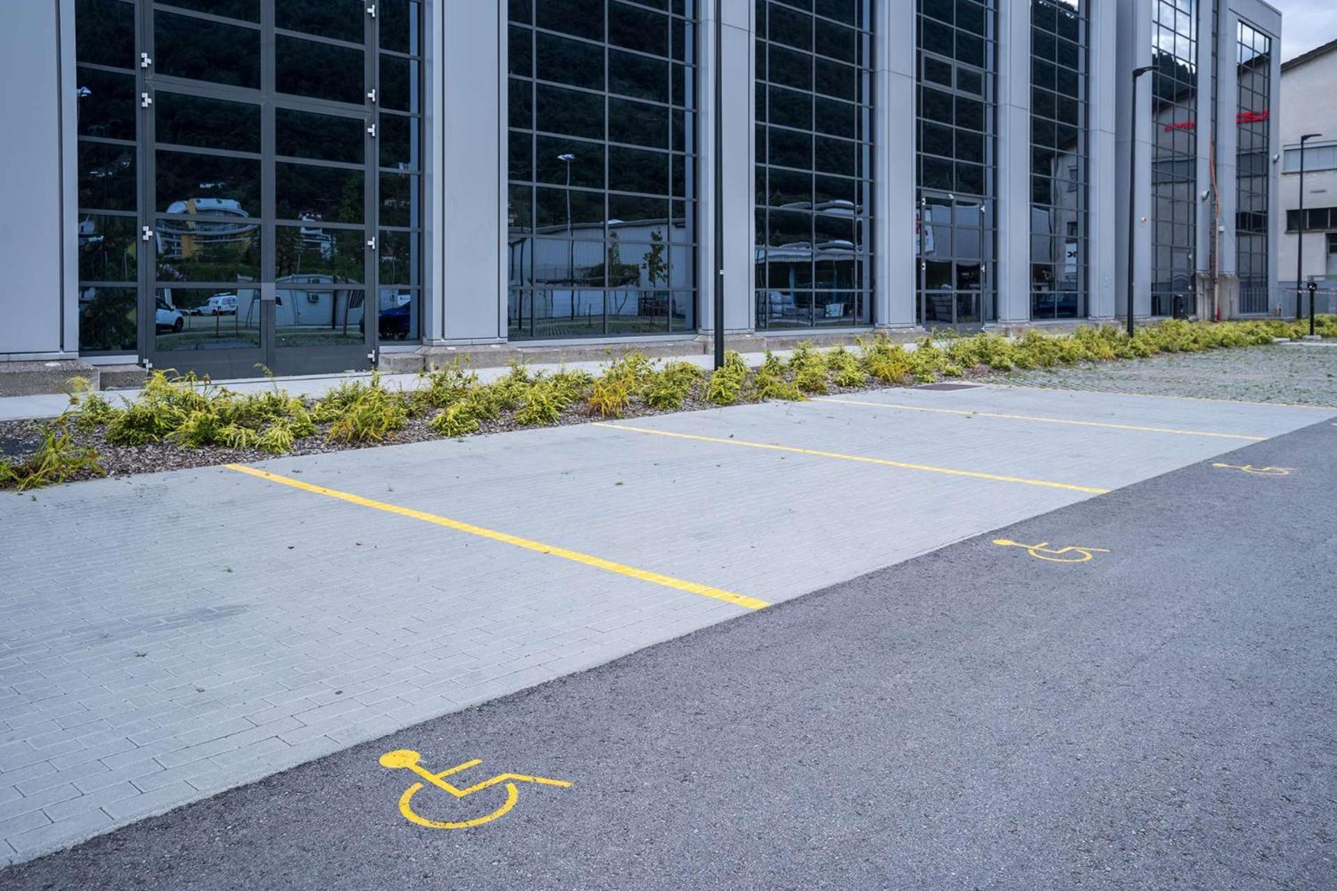 Hampton By Hilton Locarno Hotell Losone Exteriör bild