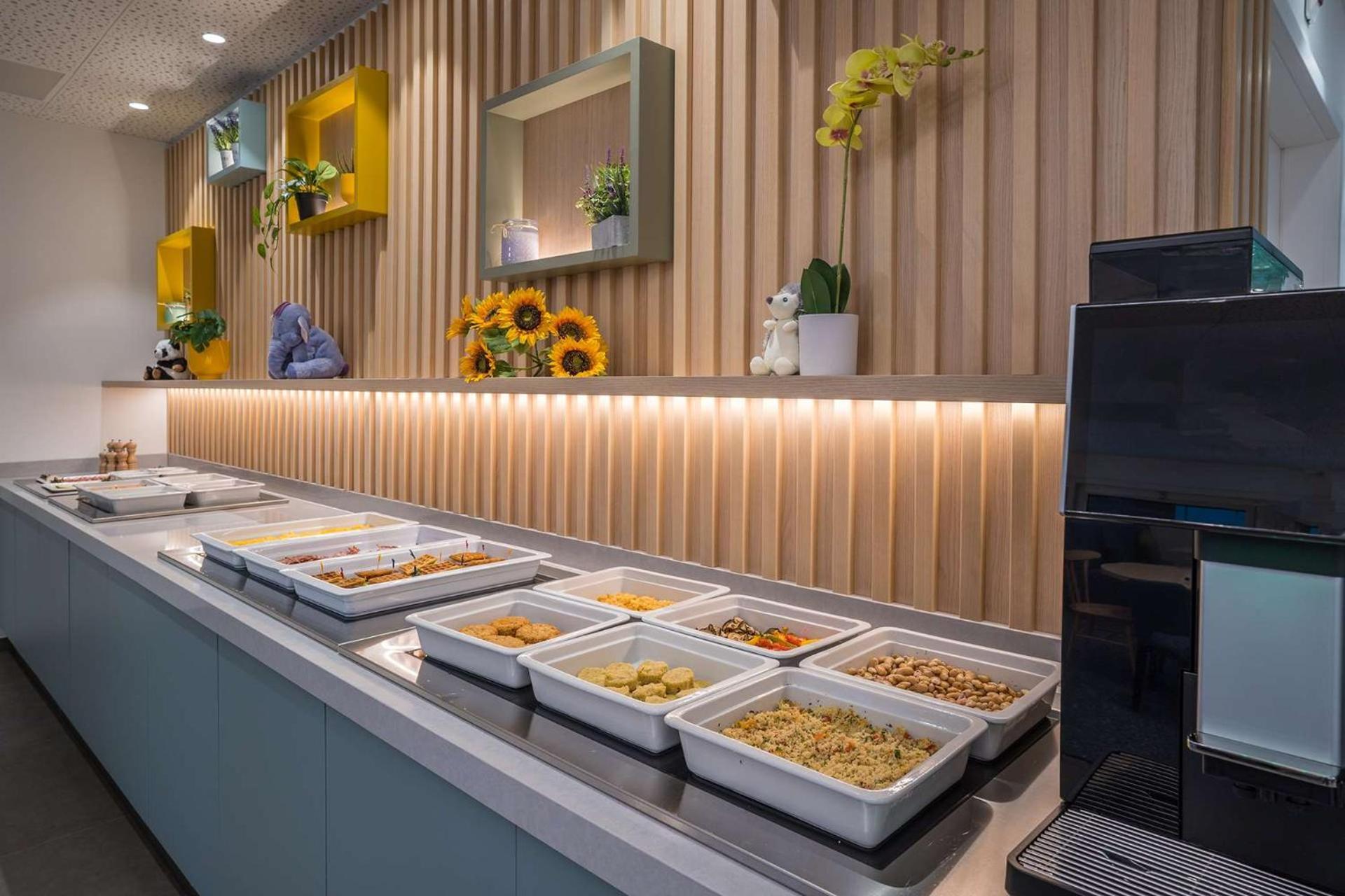 Hampton By Hilton Locarno Hotell Losone Exteriör bild