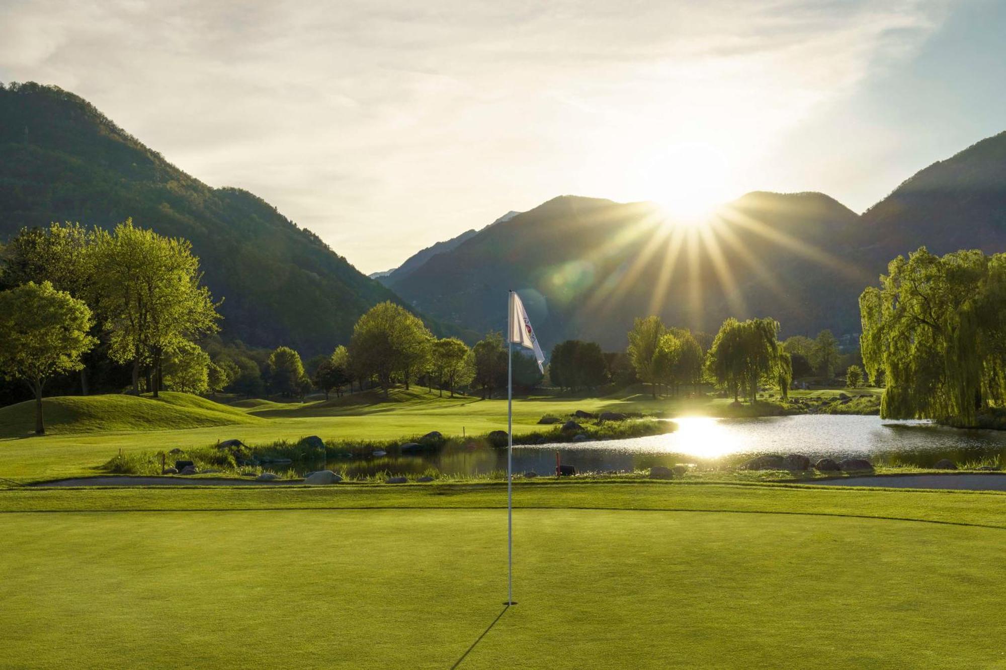 Hampton By Hilton Locarno Hotell Losone Exteriör bild